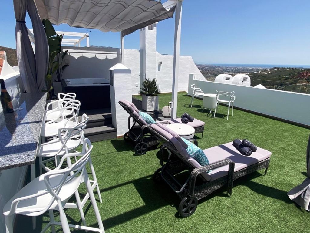 Penthouse Mit Privatem Jacuzzi In Marbella - La Mairena Apartment Ojen Exterior photo