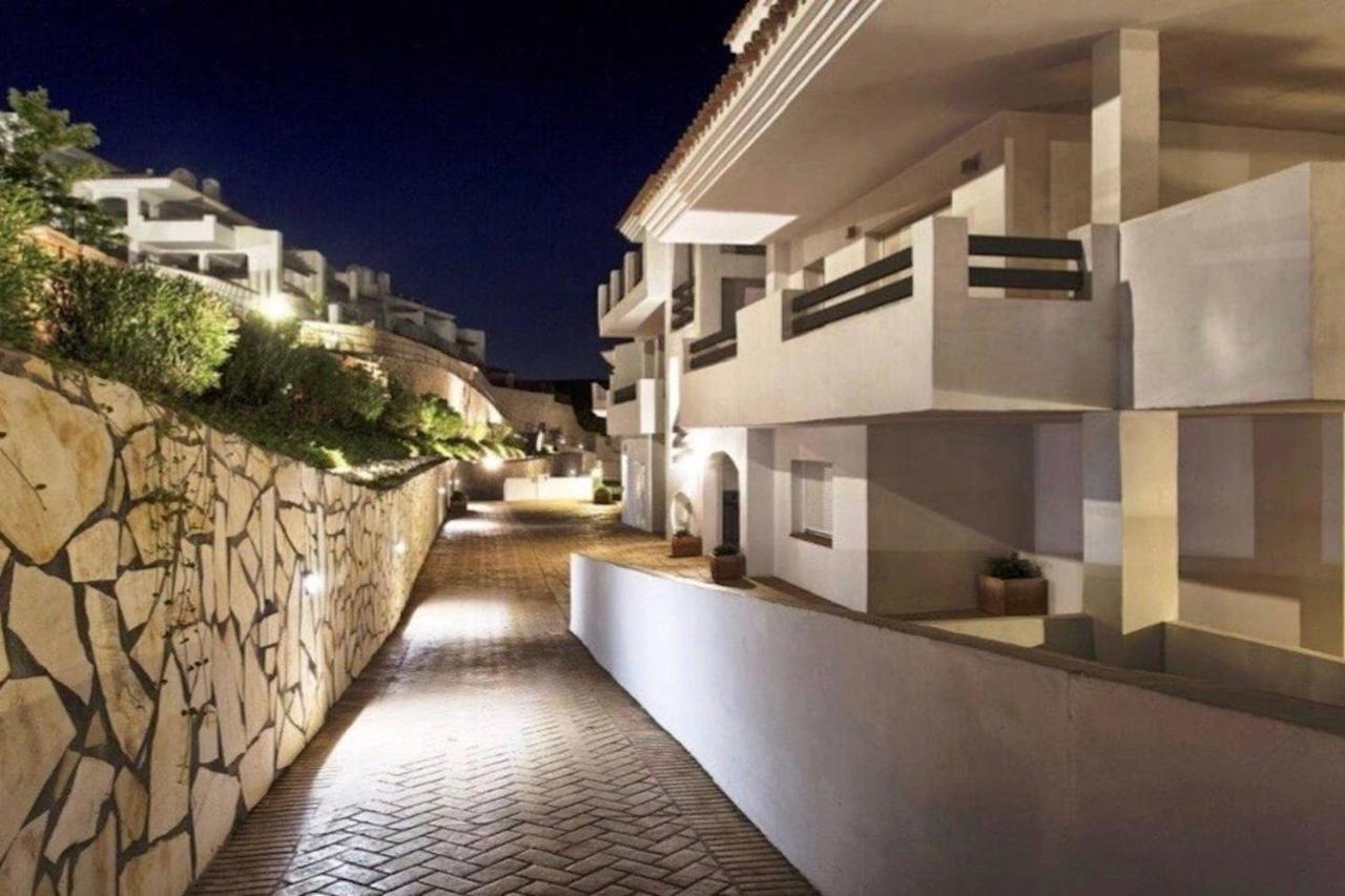 Penthouse Mit Privatem Jacuzzi In Marbella - La Mairena Apartment Ojen Exterior photo
